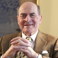 Cha đẻ thủ thuật xử trí hóc dị vật Henry Heimlich qua đời