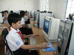 Đưa tin học thành môn chính thức: Mỗi nơi mỗi cảnh