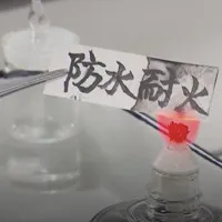 Các nhà khoa học phát minh ra giấy chống lửa và nước