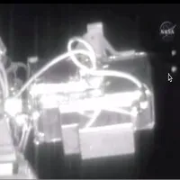 Video: NASA bị tố che giấu cảnh 6 UFO bay qua trạm ISS