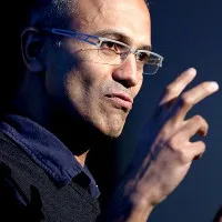 CEO Microsoft: Robot sẽ không bao giờ thay thế được con người trong tương lai