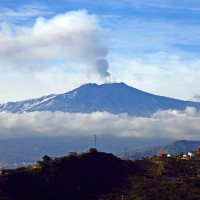 Núi lửa Etna tại đảo Sicily của Italy hoạt động trở lại