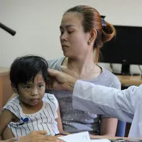 Bé gái mắc căn bệnh hiếm: "Công chúa trong truyện cổ Grimm"