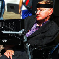 Stephen Hawking đưa ra giải pháp ngăn chặn trí tuệ nhân tạo thống trị con người