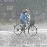 Cuối tuần Bắc bộ có mưa rào và dông, Nam bộ vẫn nắng mạnh