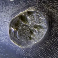 NASA công bố miệng núi lửa kỳ lạ nhất trên sao Hỏa