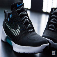 Đập hộp đôi giày tự thắt dây đầu tiên trên thế giới Nike HyperAdapt 1.0 giá 40 triệu