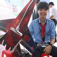Học sinh miền núi chế tạo máy bay thăm dò đám cháy