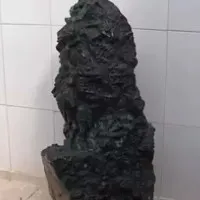 Thợ mỏ Brazil phát hiện khối ngọc bích quý nặng 3,6 tạ