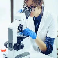 Nhà khoa học dễ "trả giá" vì có vẻ ngoài cuốn hút