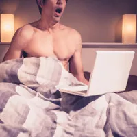 Khoa học chứng minh: Xem "phim đen" có thể gây tổn thương cho não bộ