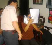 Cô gái Việt nhìn bằng 