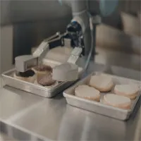 Hai triệu nhân viên có nguy cơ thất nghiệp vì robot tự rán thịt