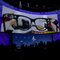 Kính thông minh của Facebook sẽ sử dụng công nghệ giống Hololens