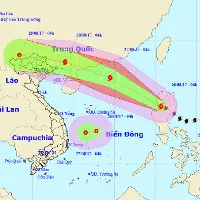 Bão Pakhar và áp thấp nhiệt đới cùng đang "đe dọa" Biển Đông