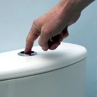 Có đến 2 nút bấm trên bồn cầu, bạn có biết công dụng từng nút không?