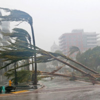 Ảnh: Bão tử thần Irma đổ bộ lên Florida, gây thương vong cho người Mỹ