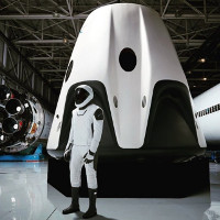 Hình ảnh đầy đủ bộ đồ phi hành gia vũ trụ của SpaceX