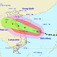 Bão số 10 tiến sát đất liền Hà Tĩnh - Quảng Bình