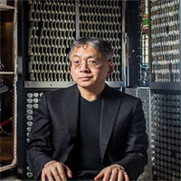 Nhà văn Anh gốc Nhật Kazuo Ishiguro giành Nobel Văn học 2017