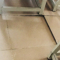Tại sao sàn gạch lại bong tróc?
