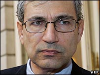 Nobel Văn học công bố lúc nhạy cảm