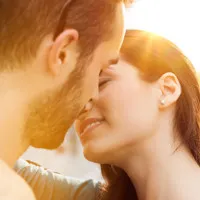 Lúc "khóa môi" ai cũng nghiêng đầu sang phải và đây là lý do