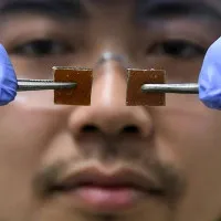 "Gương vỡ lại lành" - Phát hiện đột phá của nhà khoa học Nhật Bản