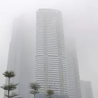 Vì sao Hà Nội chìm trong sương mù dày đặc từ sáng đến chiều?