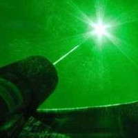 Máy laser công suất 100 triệu tỷ watt có thể xé rách chân không