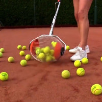 Video: Thiết bị giúp nhặt 60 quả bóng tennis trong giây lát