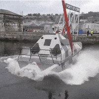 Thiết kế đặc biệt với trọng tâm thấp khiến con thuyền này không thể bị lật