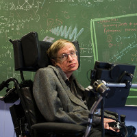 Giáo sư Stephen Hawking qua đời ở tuổi 76