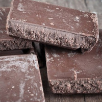 Phát hiện mảng trắng trên bề mặt chocolate, bạn ăn tiếp hay vứt bỏ chúng?