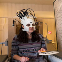 Chiếc mũ kỳ lạ đo được từ trường trong não người