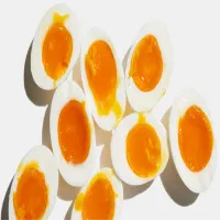 Theo vật lý học, rất khó để luộc trứng chín tới
