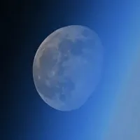 Mặt Trăng lặn nhìn từ ngoài vũ trụ