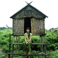 Bộ lạc nơi bố mẹ xây chòi cho con gái "quan hệ" với bao nhiêu người tùy ý