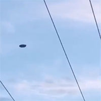 UFO bay lơ lửng gần căn cứ hải quân ở Australia