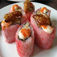 Trung Quốc sản xuất sushi và thịt từ trang trại hàng tỷ con gián nuôi