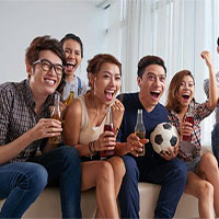 Mẹo giữ sức khỏe khi thức khuya xem World Cup