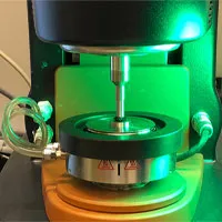 Vật liệu polyme nhạy sáng nhanh chóng chuyển thể từ cứng sang mềm