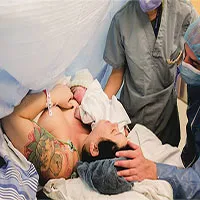 Ngày càng nhiều người chọn sinh mổ và điều này đang gây một hiệu ứng tiến hóa "lạ"