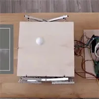 Robot "hiệp sĩ mù" tâng bóng hoàn hảo không rơi chỉ bằng cách lắng nghe âm thanh