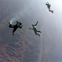 Người đầu tiên nhảy ra khỏi máy bay ở độ cao 25.000 feet mà không cần dù