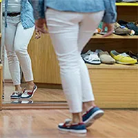 Bạn có thể bị nhiễm trùng máu khi thử giày mà không đi tất không?