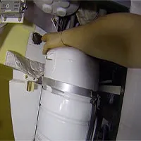 Bằng một video thực tế, phi hành gia Nga dập tắt tin đồn lấy tay bịt lỗ thủng trên ISS