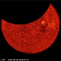 Ảnh độc từ NASA: 2 lần "nhật thực" trong vòng 6 giờ!