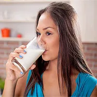 Cách uống sữa đúng nhiều người không biết