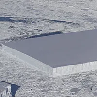 NASA công bố hình ảnh tảng băng trôi vuông thành sắc cạnh, chưa từng nhìn thấy bao giờ